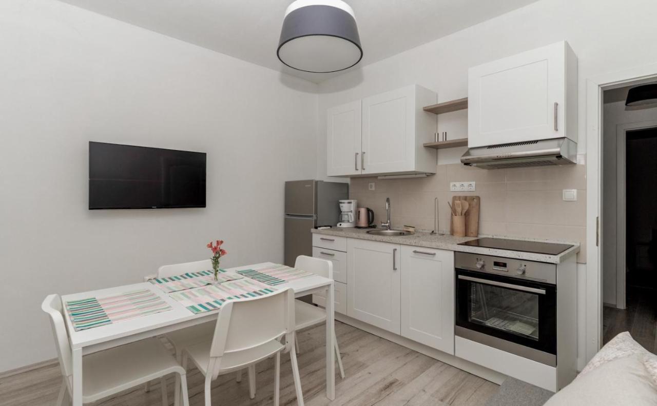 Apartments Happy Sukošan 外观 照片